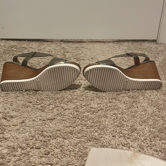 Metallic wedge Calvin Klein sandals size 10 - Picture 4 of 4